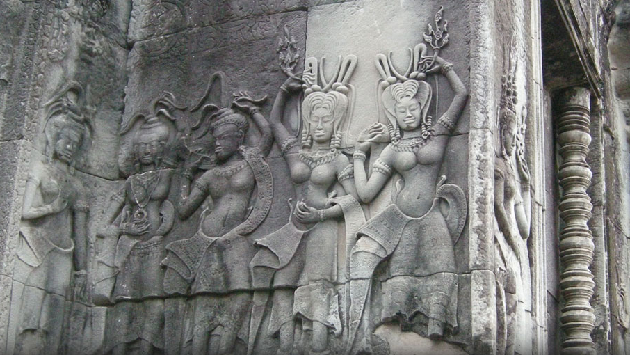 Photo of old statues in Angkor Wat.